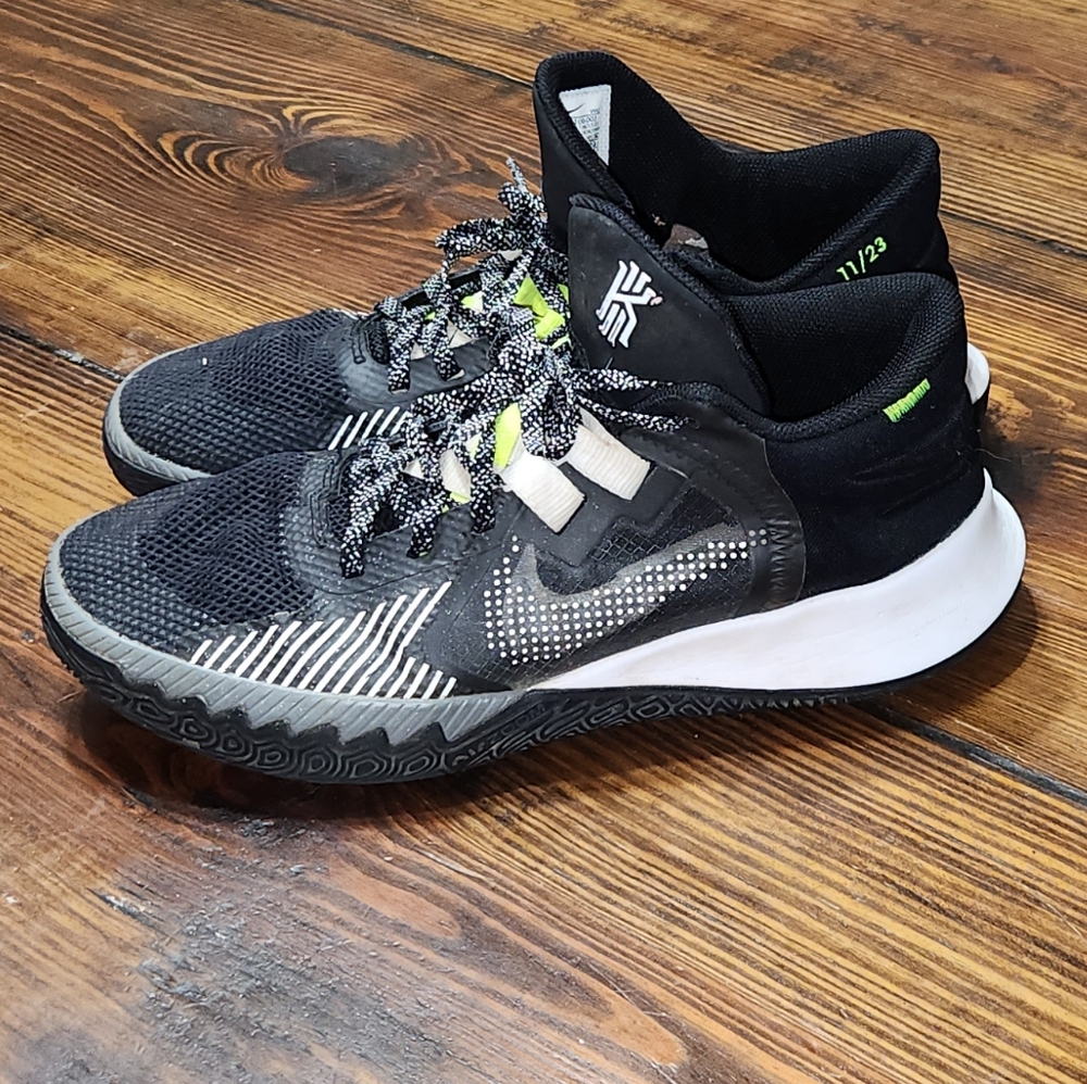 Nike Kyrie Flytrap 5 Sz 9.5
